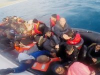 İzmir açıklarında 50 kaçak göçmen yakalandı