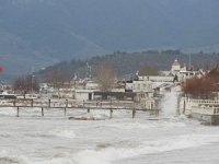 Balıkesir'de lodos fırtınası hayatı olumsuz etkiledi