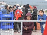 Dikili'de 3 lastik botta 154 kaçak göçmen yakalandı