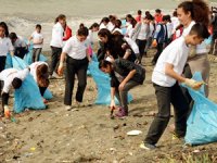 Kazanlı Sahili'nde temizlik çalışması yapıldı