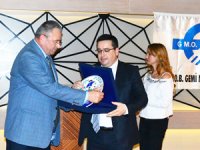 TMMOB GMO Antalya Şubesi'nden Fikri Cinokur'a plaket