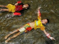 Java Adası'nda yaşam giderek zorlaşıyor