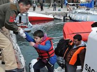 İzmir'de 130 Suriyeli göçmen yakalandı