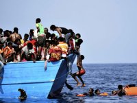 Libya açıklarında 121 kaçak göçmen kurtarıldı