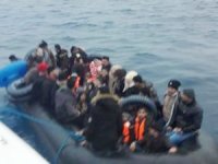 Sahil Güvenlik, Kuşadası Körfezi’nde 38 kaçak göçmeni kurtardı