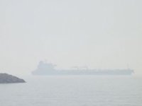 Zonguldak'ta yük gemileri sis nedeniyle liman dışına demirledi