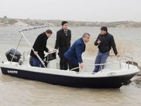 Emre Gölü'ne turizmi canlandırmak için tekne bırakıldı