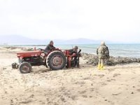 Burhaniye'de deniz ve plaj temizliği yapıldı