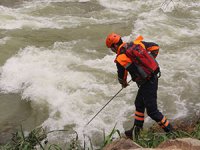 Sahil Güvenlik ekipleri kayıp polis için seferber oldu