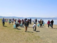 Tuşba Belediyesi sahil temizliği düzenledi