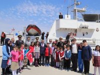 İnebolulu öğrenciler Sahil Güvenlik gemisiyle deniz turu yaptı