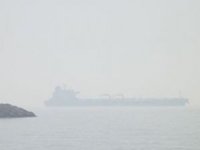 Zonguldak'ta sis nedeniyle yük gemileri limana demirledi
