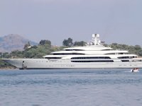 Fethiye'ye demir atan lüks yatlar ilgi gördü