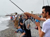 Hatay'da 'Kıyıdan Balık Avı Turnuvası' düzenlendi