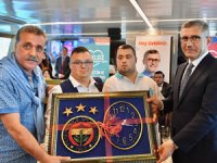 Fenerbahçeli yöneticiler engellilerle boğaz turu yaptı