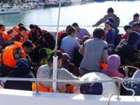 Çanakkale’de lastik botta 40 kaçak göçmen yakalandı