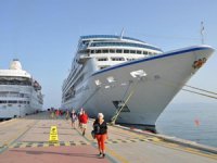 M/S Silver Wind ve M/S Nautica Kuşadası'na yanaştı