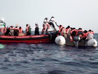 Kaçak göçmenlere Fransa sessiz kalırken Korsika kucak açtı