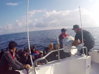 Çeşme ve Seferihisar açıklarında 91 göçmen yakalandı