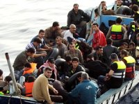 Seferihisar'da 63 kaçak göçmen yakalandı