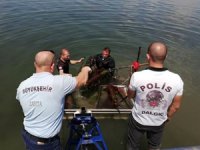 Kaçak midye toplayanlar polisi görünce kaçtı!