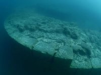 Van Gölü’nde yeni kale kalıntıları gün yüzüne çıktı