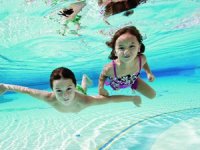 Deniz ve havuza girenler enfeksiyona dikkat