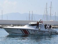Sahil Güvenlik ekipleri, mavi turda fenalaşan kaptanı kurtardı