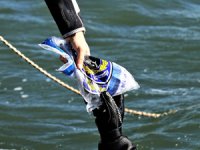 'Kurbağa adamlar' suyun altında suçları aydınlatıyor