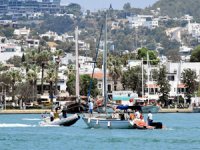 Bodrum açıklarında sürüklenen yelkenlideki 4 kişi kurtarıldı