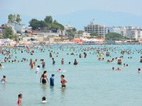 Didim'de sıcak hava sahilleri doldurdu