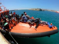 Tunus açıklarındaki 40 göçmenin bekleyişi sona erdi