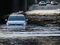 Adana'nın Sarıçam ilçesinde sulama kanalı taştı