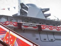 Singapur, LMV DAUNTLESS’i suya indirdi