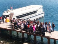 Van Belediyesi'nin personeli Akdamar Adası’nı gezdi