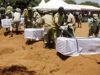 Tanzanya'da feribot kazasında ölenler toprağa veriliyor