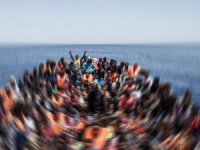 İzmir’de göçmenleri taşıyan tekne battı