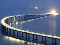 Çin'de deniz üzerine inşa edilen dünyanın en uzun köprüsü açıldı