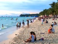 Boracay Adası yeniden turizme açıldı