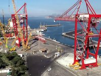 Aliağa’da liman konteyner vinci 8 saatte 600 metre taşındı