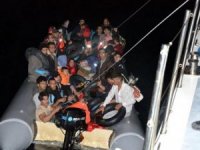 İzmir'de lastik botlarda 181 kaçak göçmen yakalandı