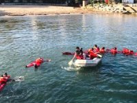 Bartın Üniversitesi öğrencilerine ‘Denizde Canlı Kalabilme Eğitimi’ verildi