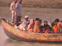 Arakanlı Müslümanlar, balıkçı tekneleriyle Malezya'ya kaçmaya çalışıyor