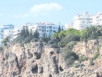 Antalya, her yıl 2-3 santim denize kayıyor