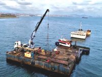 Zeytinburnu açıklarındaki hayalet gemi ‘Bereket’ sökülüyor