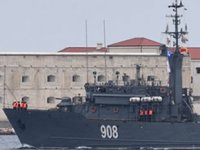 Rusya, Azak Denizi'ne bir gemi daha gönderiyor