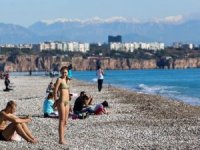 Antalya’da kar manzaralı deniz keyfi