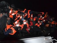 Edirne’de lastik botta 30 kaçak göçmen yakalandı