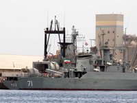 İran savaş gemileri, ABD uçak gemisi yakınında füze fırlattı