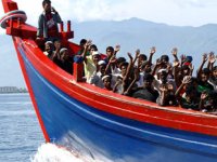 İngiltere ve Fransa, göçmenler için alarma geçti